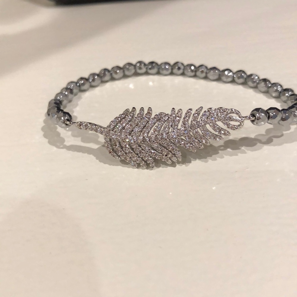 Beaded leaf stretch bracelet